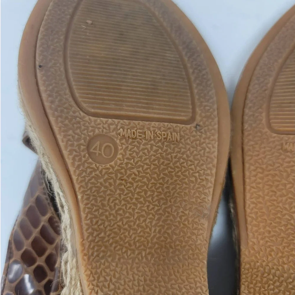 Andre Assous Espadrille Sandals Size 40 Open Toe Cross Strap Camel Print Brown